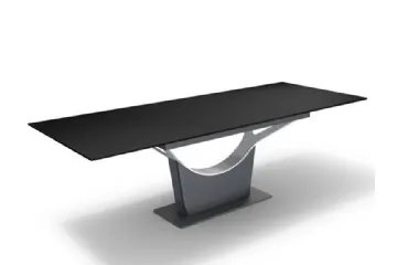 Tavolo con gamba centrale
